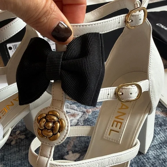 Authentic Chanel Camelia Lambskin & Grosgrain T-Strap Mary Jane Pumps size 37 - Picture 15 of 17